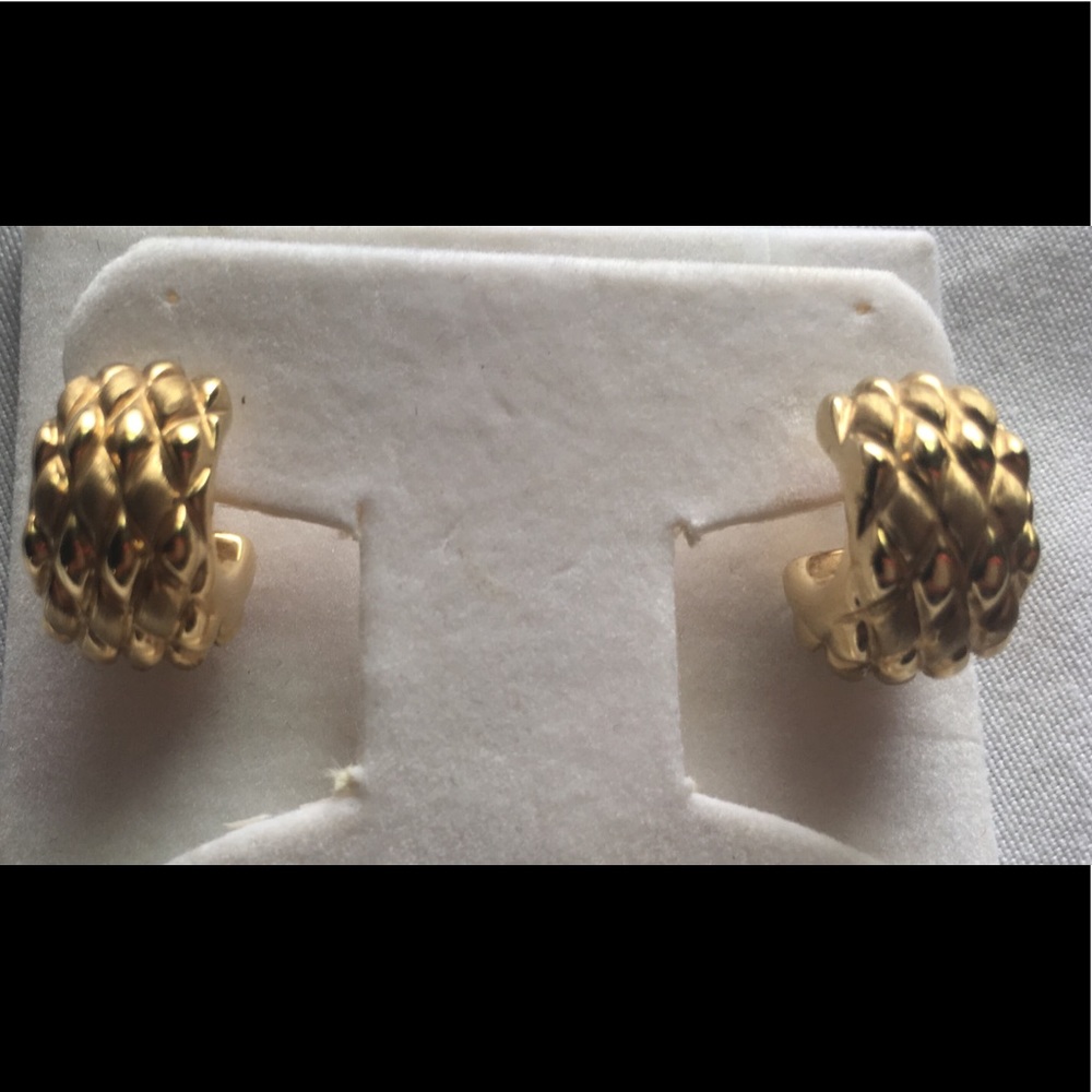 18k laser  cut earrings very detailed cut polish.